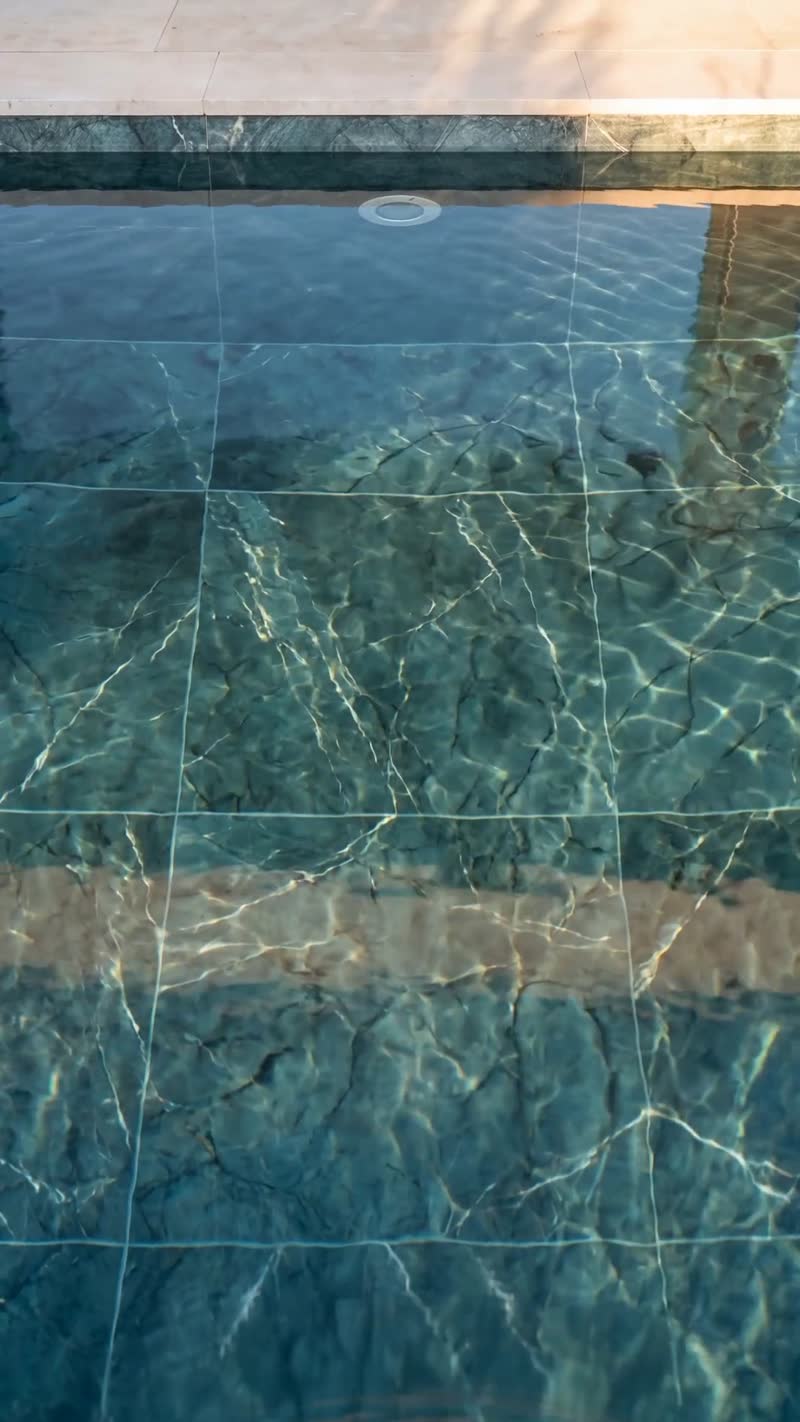 Villa Olivo — pool, marble bed